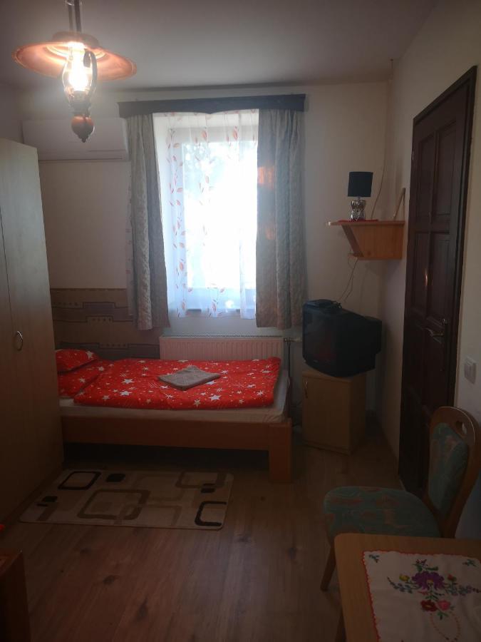 Eszter-Haz Vendeghaz Kerekegyhaza Hotel ภายนอก รูปภาพ