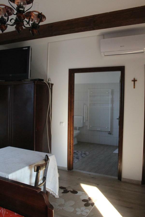 Eszter-Haz Vendeghaz Kerekegyhaza Hotel ภายนอก รูปภาพ